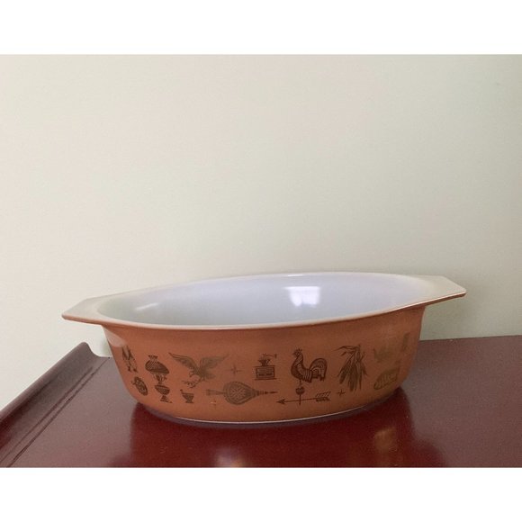 Pyrex Americana 045 2.5 quart casserole dish without lid - - Picture 1 of 6